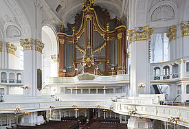Orgeln in Norddeutschland entdecken: Große Berühmtheiten und historische Denkmäler Die große Orgel in der Hauptkirche St. Michaelis, dem Michel, in Hamburg.