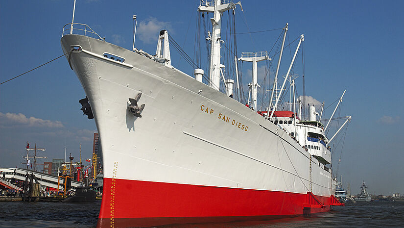 Das Museumsschiff "Cap San Diego" im Hamburger Hafen