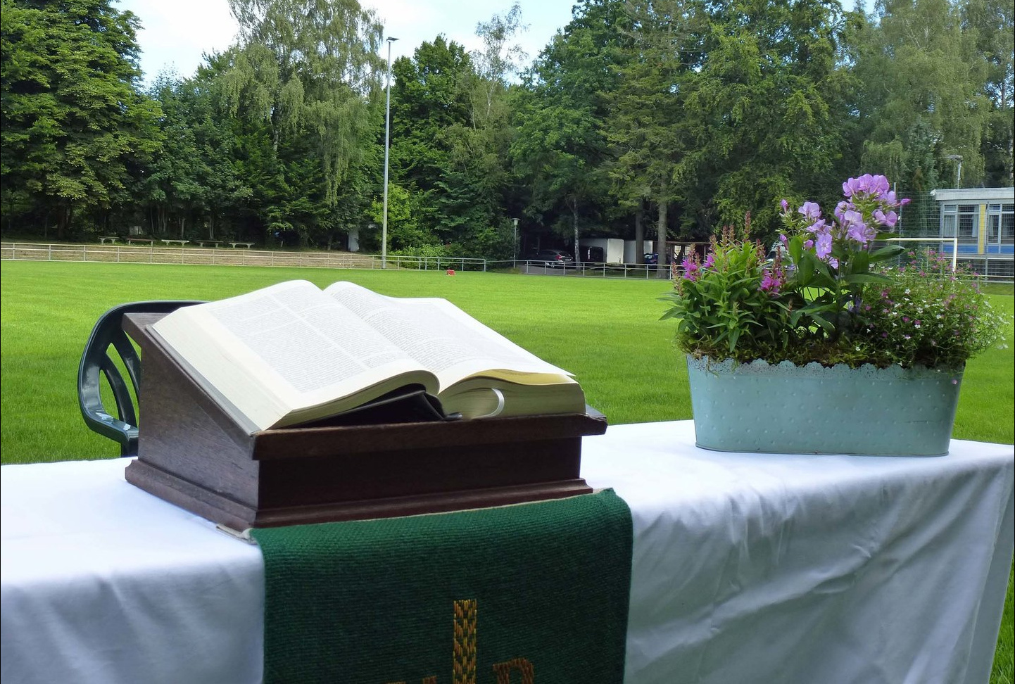 Sommerkirche im Stadion