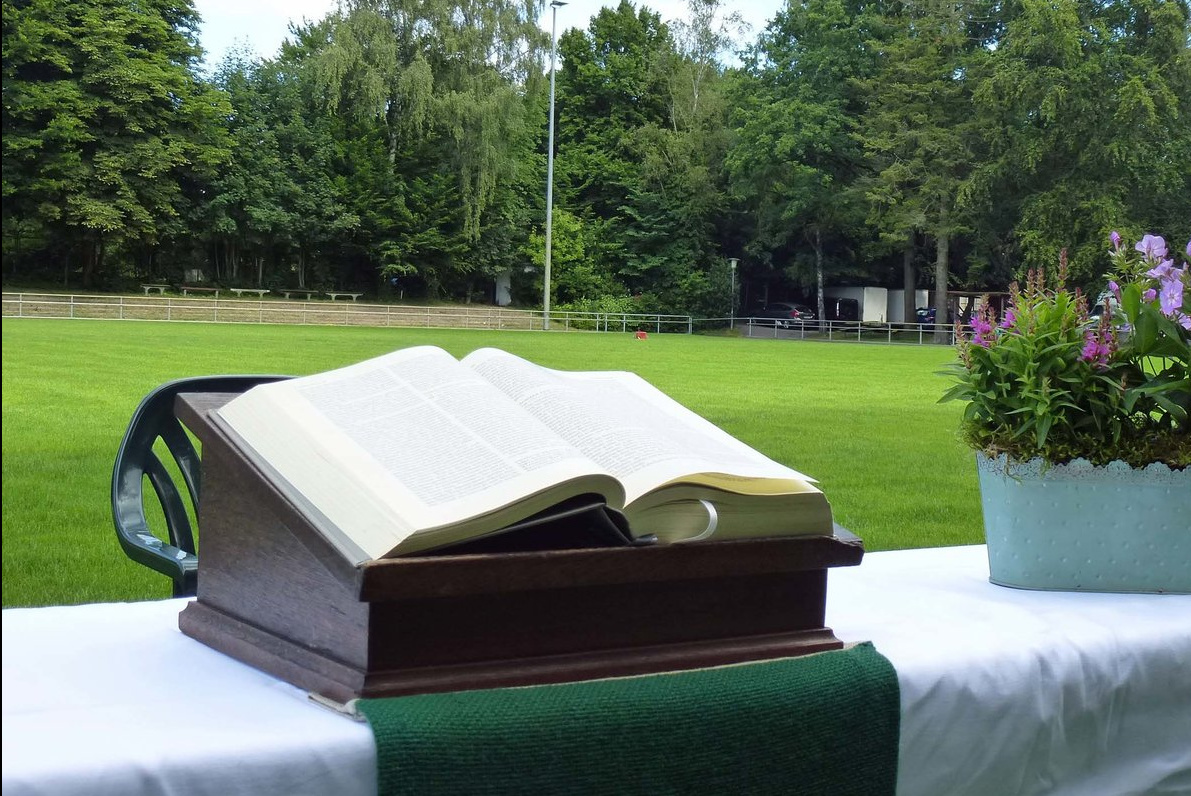 Sommerkirche im Stadion