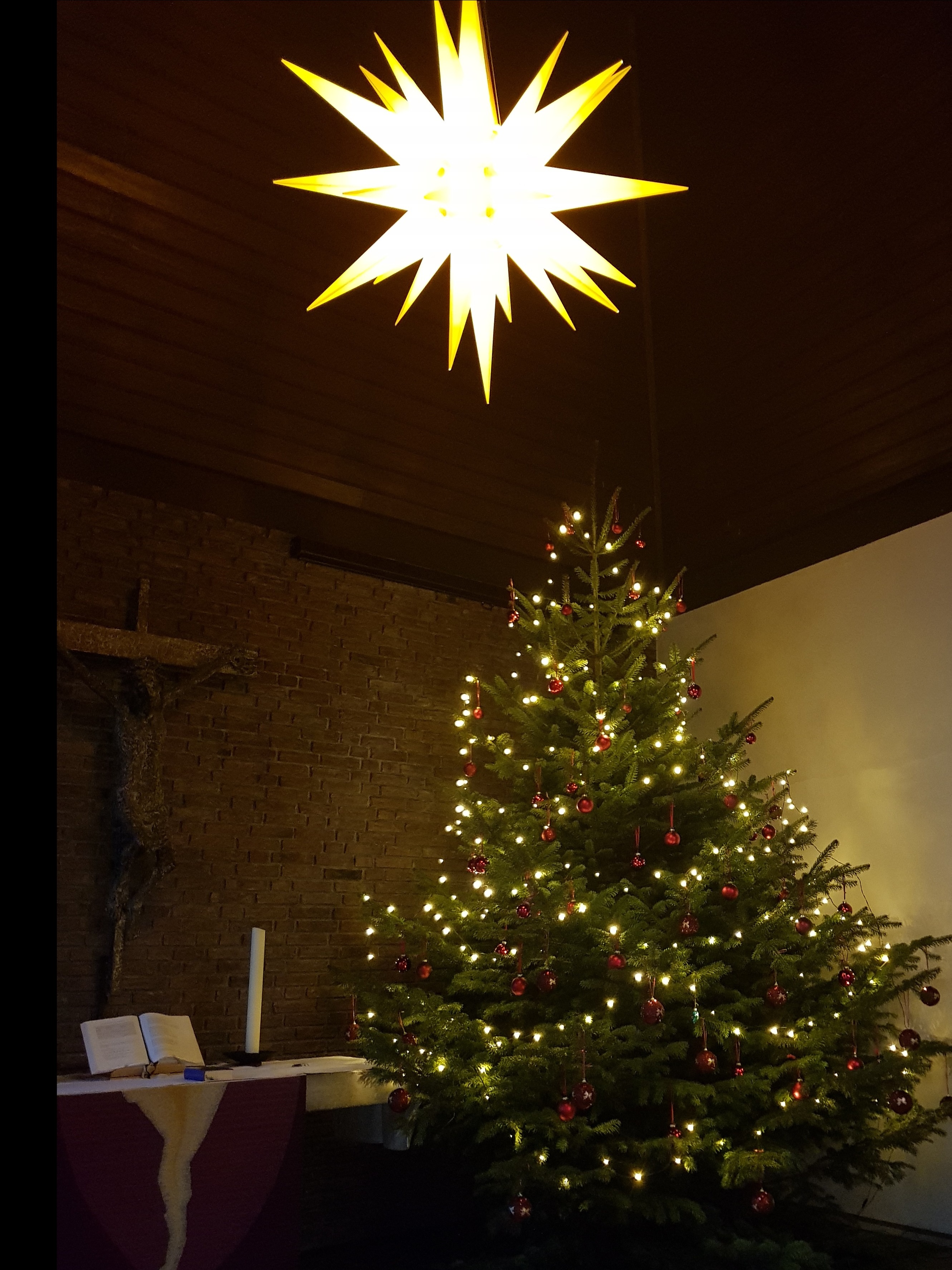 Feierlicher Gottesdienst mit Abendmahl mit Pastor Peter Fahr