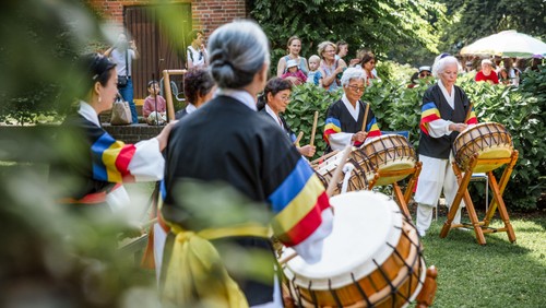 Sommerfest auf dem Petrus-Platz - Einmal vom Kirchturm abseilen!