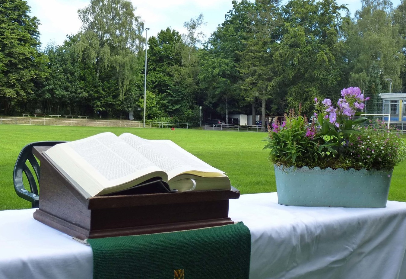Sommerkirche im Stadion