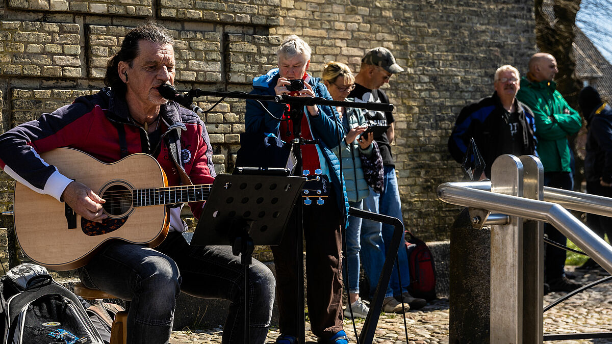 Keine Orgelmusik, dafür Gitarrenklänge: Der MOGO feiert das Leben mit all seinen Facetten. 