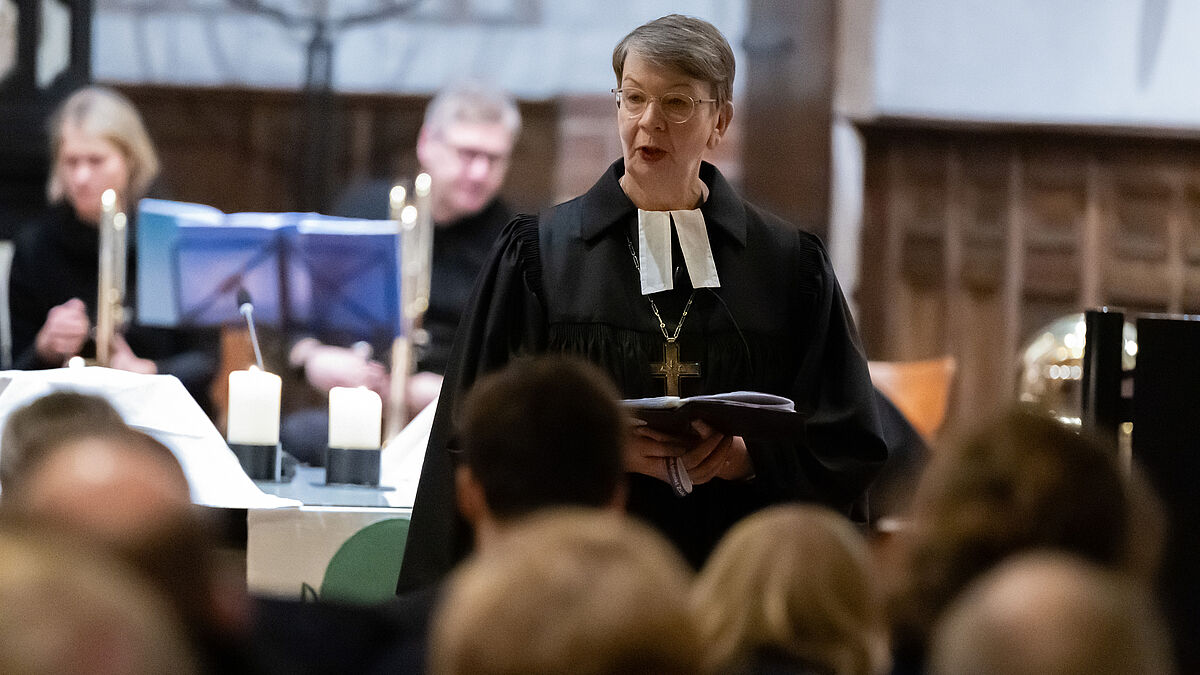 Würdigte im Gottesdienst das Engagement der Synodalen: Landesbischöfin Kristina Kühnbaum-Schmidt. Foto: Tim Riediger / Nordkirche