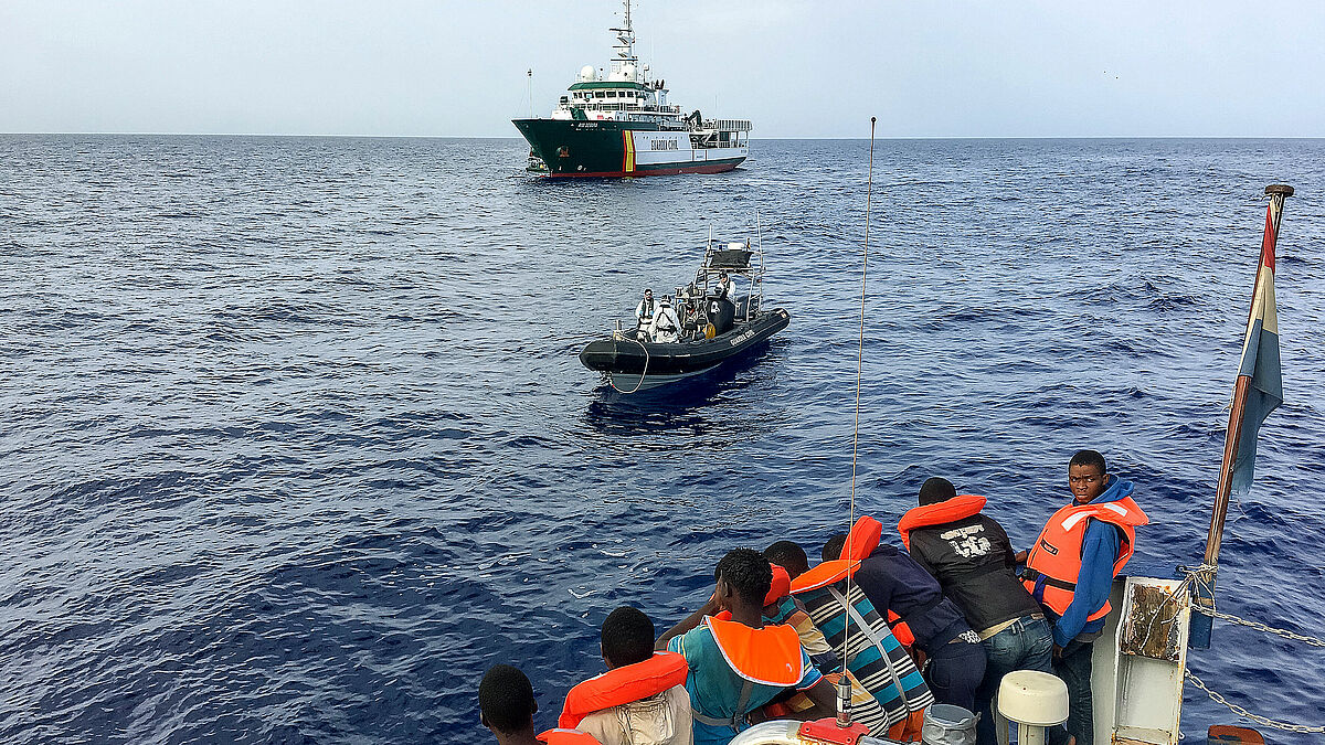 Seemannsmission Und Bischöfin Für Mittelmeer-Rettungseinsätze ...