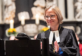 Bischöfin Nora Steen ruft zur Stärkung der Demokratie auf: „Verhärtet eure Herzen nicht!“