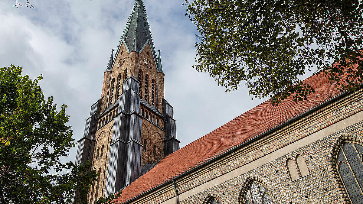 Im Schleswiger Dom wird Bischof Magaard die Prädikantinnen und Prädikanten bei einem Gottesdienst in ihr Amt einführen. 