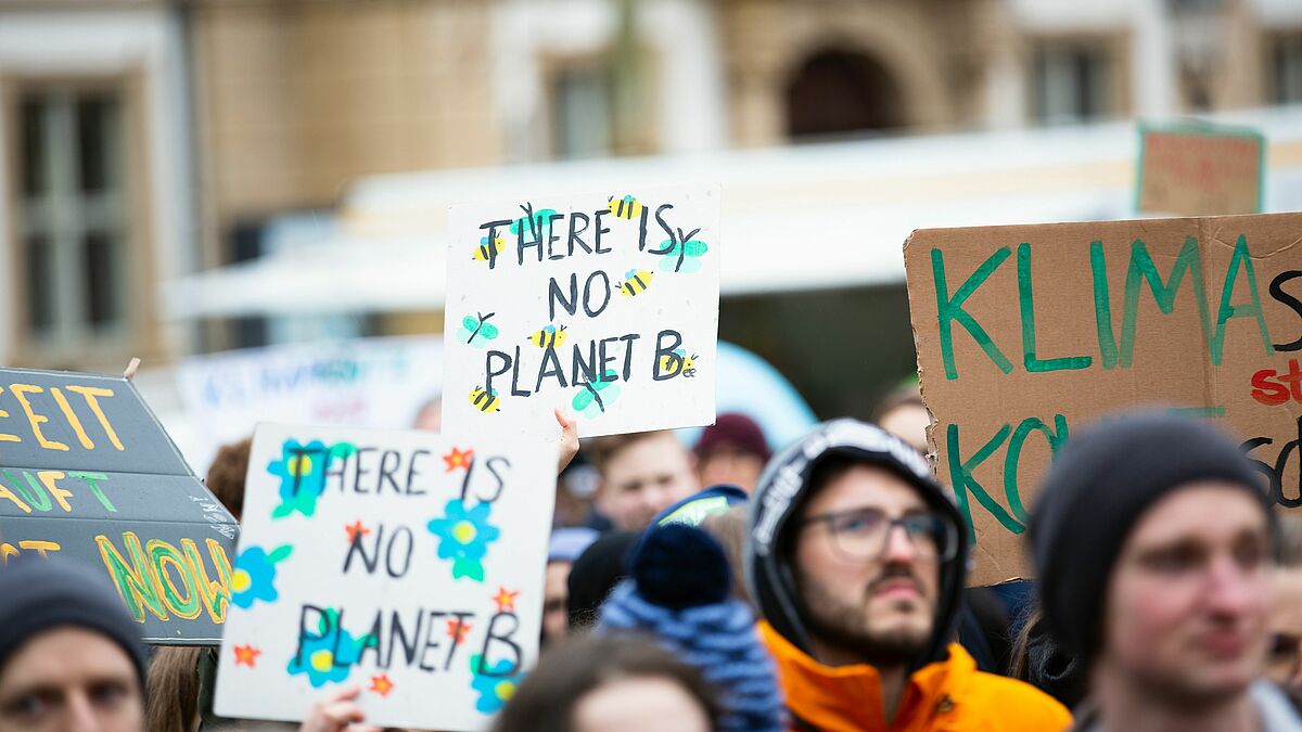 Wird alles anders? Menschen demonstrieren für das Klima.