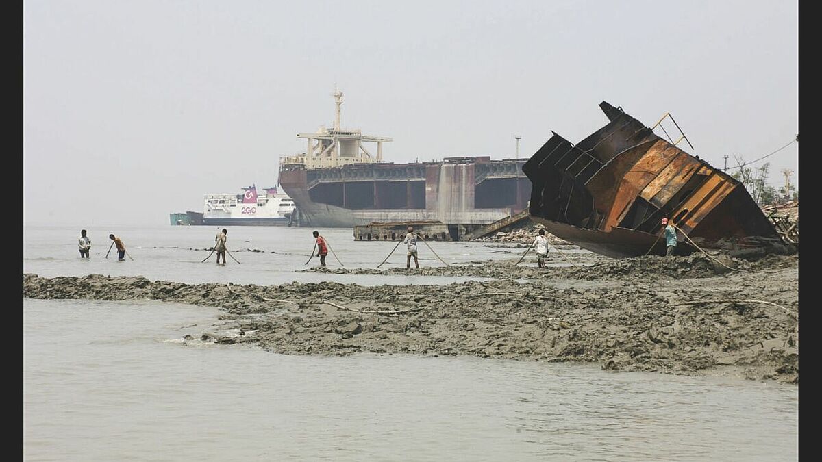 Bild aus der Fotodokumentation "Chittagong - Schlachthof der Schiffe"