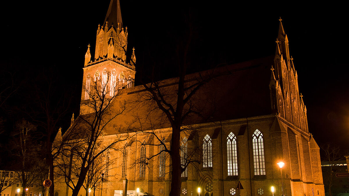 Die Marienkirche in Neubrandenburg bei Nacht