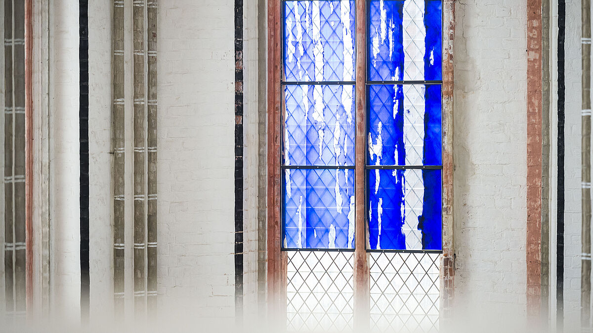 Ein Musterfenster des Künstlers Günther Uecker im Schweriner Dom während einer Präsentation der Neugestaltung von vier Kirchenfenstern.