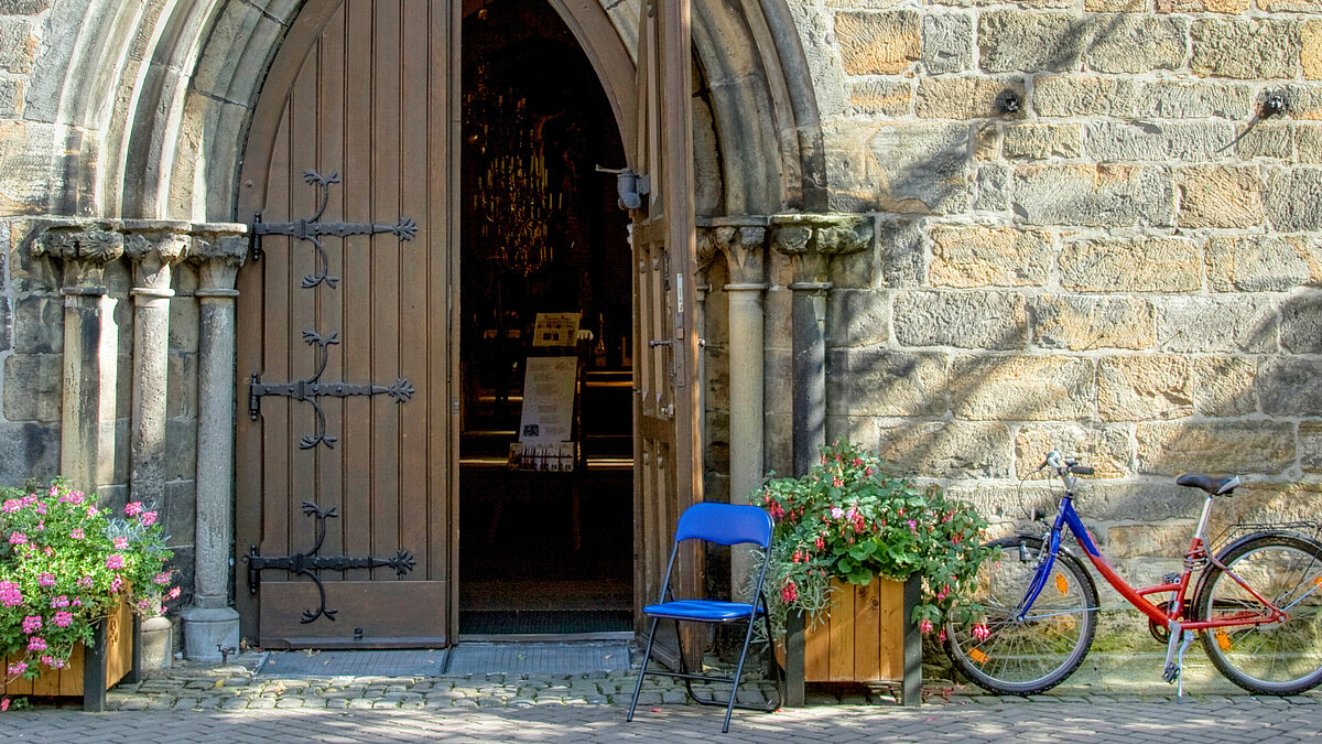 "Offene Kirche" können Gästen nicht nur in Gebäuden erleben, sondern auch am Strand, im Park oder auf dem Marktplatz. 