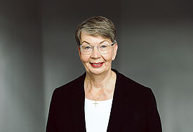 Landesbischöfin Kristina Kühnbaum-Schmidt betet in Rom mit Papst Leo XIV. für den Frieden und spricht auf Podium zu globaler Gerechtigkeit Landesbischöfin Kristina Kühnbaum-Schmidt.