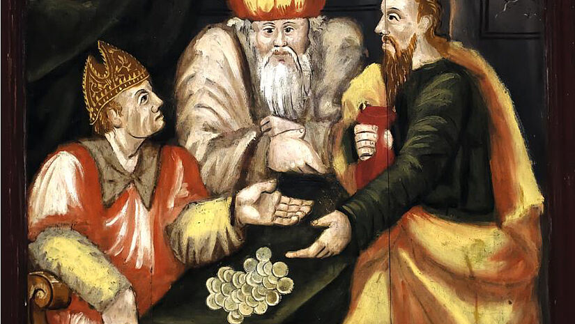 Das Gemälde zeigt drei Männer in Gewändern rund um einen Tisch, auf dem sich silberne Münzen befinden.