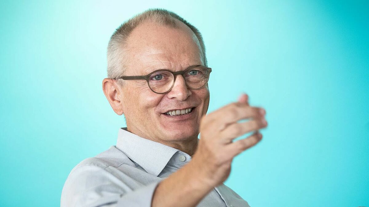 Mit dem Besuch in einem Tagestreff für wohnungslose Frauen hat Diakonie-Präsident Ulrich Lilie (Foto) am Montag (22.08.2022) in Bremen eine Sommerreise zum Thema Einsamkeit begonnen. In Hamburg hat er seine Reise am nächsten Tag fortgesetzt.