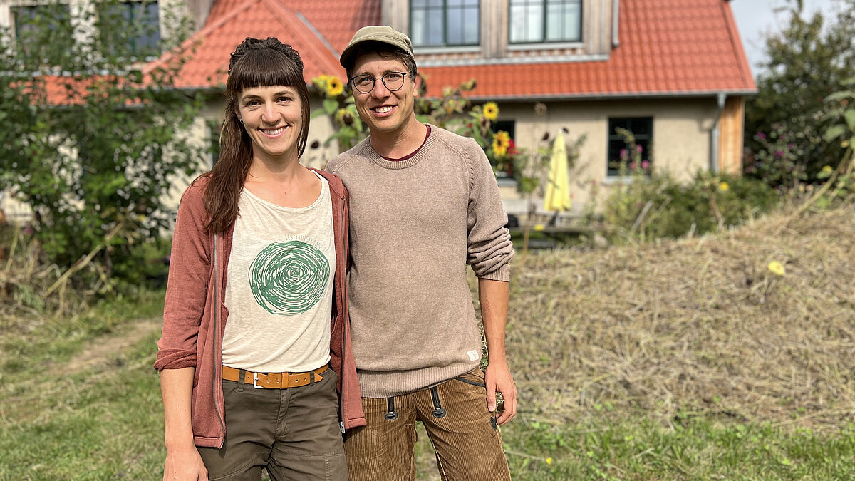 Laura und Johannes Walzer haben den einst verlassenen Hof in Boienhagen (Upahl) 2017 von der Nordkirche gepachtet und saniert. 