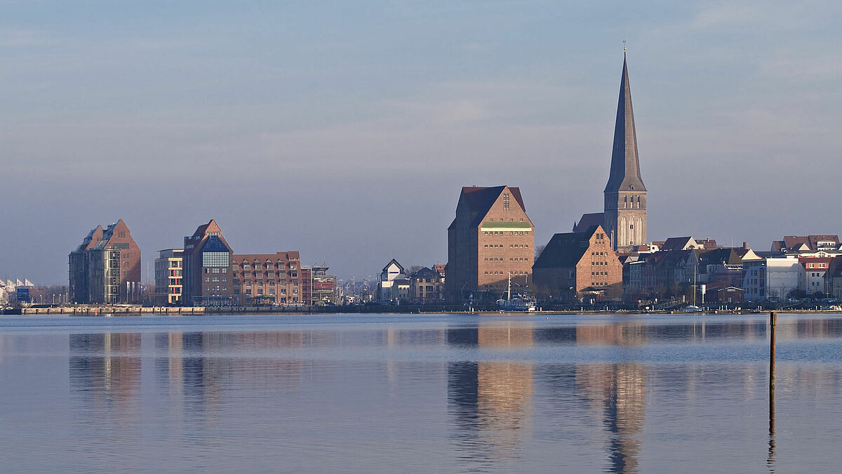 Blick auf Rostock mit der St. Petrikirche