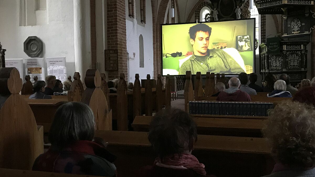 Starke Stücke Filmabend in der Kirche Klütz.