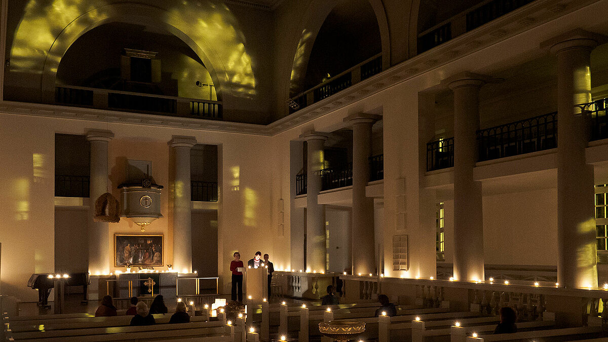 In der Vicelinkirche wird es am 27. Januar eine ökumenische Gedenkfeier für die in der NS-Zeit verschleppten Christinnen und Christen geben. Das Bild zeigt die Kirche bei einer früheren Veranstaltung. 