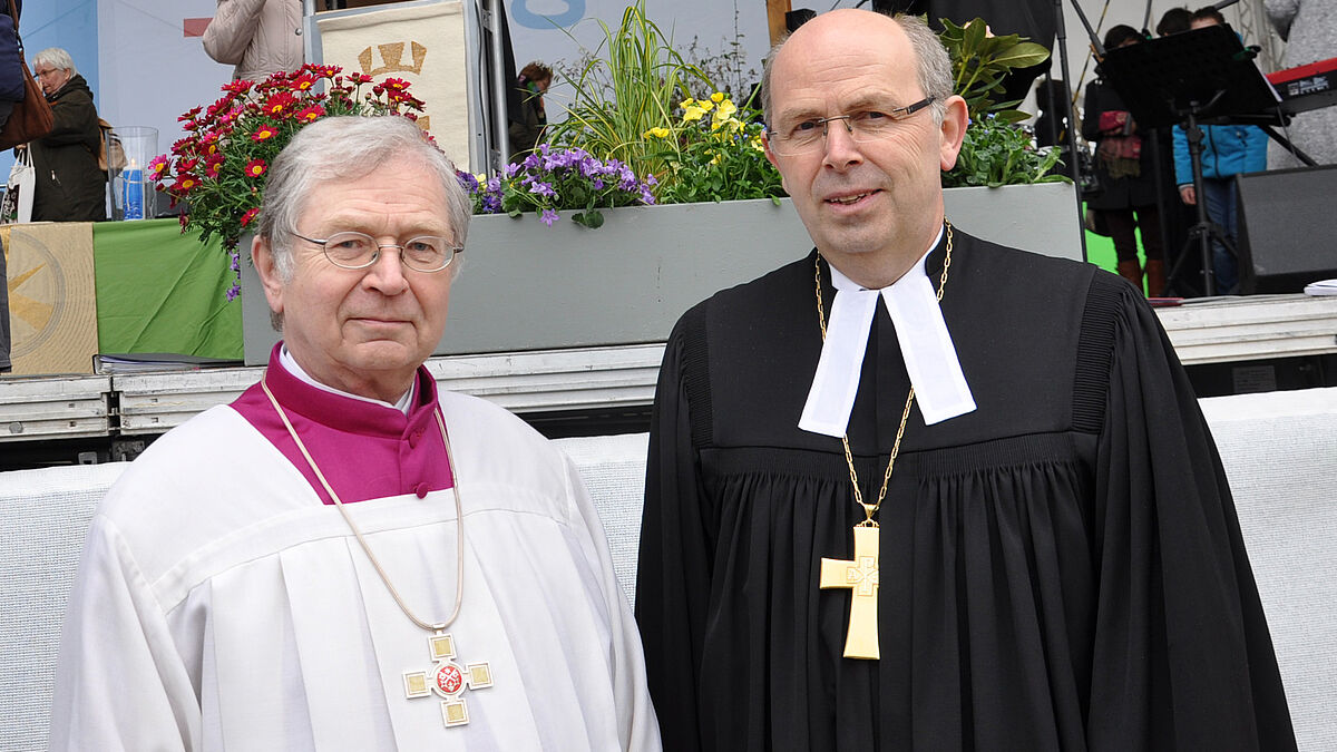 Bischof Gothart Magaard (rechts) und Domkapitular Propst Leo Sunderdiek 