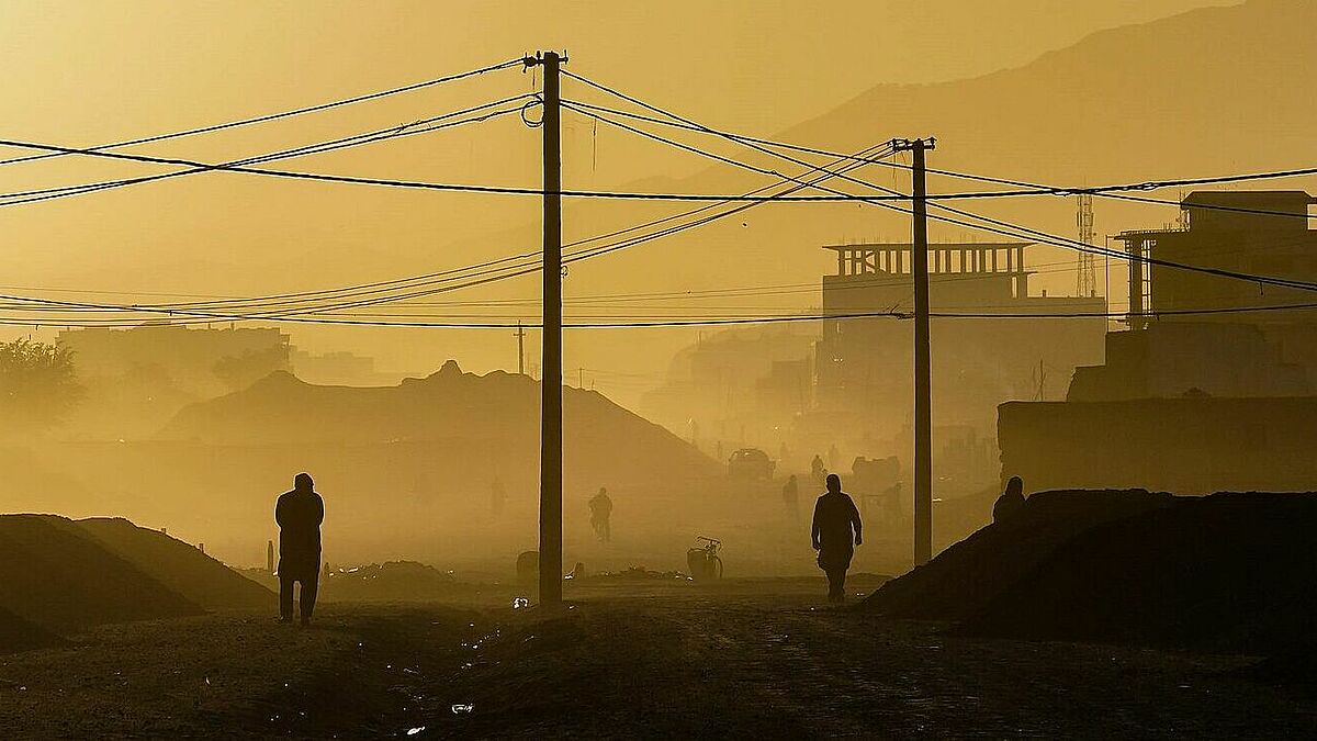 Was wird mit den Menschen, die in Afghanistan ausharren müssen? Die Flüchtlingsbeauftragten der Nordkirche sprechen täglich mit Menschen, deren Familien unter der Taliban-Herrschaft leiden. 