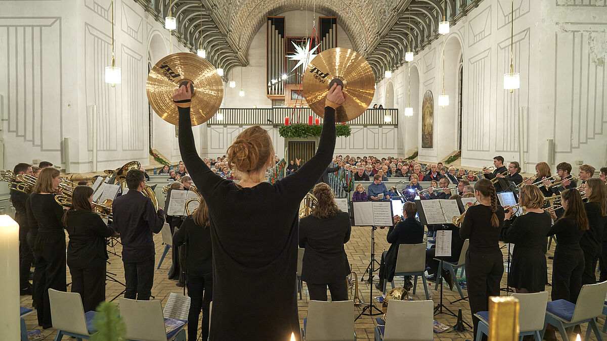 Musiker bei der „Plöner Musik im Kerzenschein – Töne der Hoffnung“ Anfang Dezember in der Nikolaikirche.