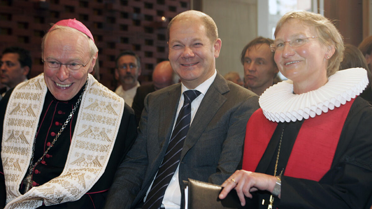 Bei der Eröffnung des Ökumenischen Forums HafenCity am 18. Juni: Erzbischof Werner Thissen, Hamburgs Bürgermeister Olaf Scholz, Bischöfin Kirsten Fehrs (v.l.n.r.) 