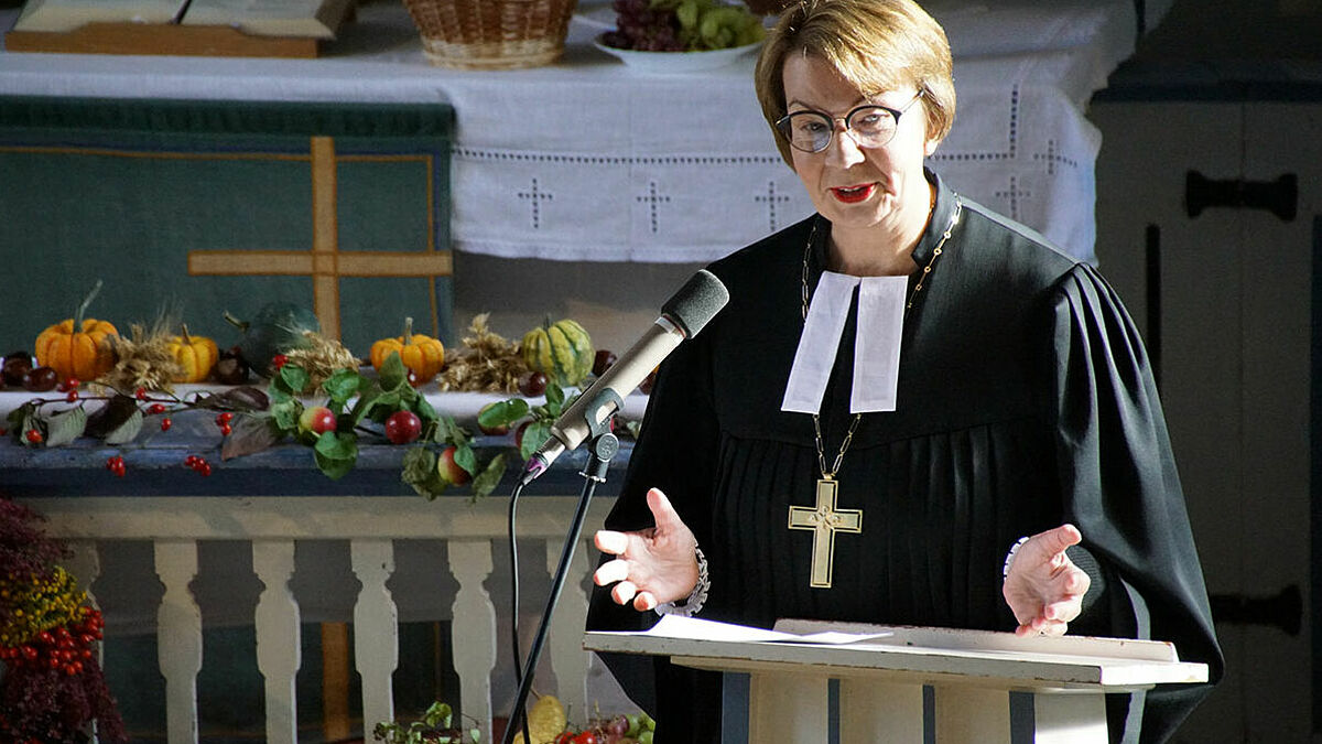 Landesbischöfin Kristina Kühnbaum-Schmidt predigte zum Landeserntedankfest 2019 in der Inselkirche Kloster auf Hiddensee