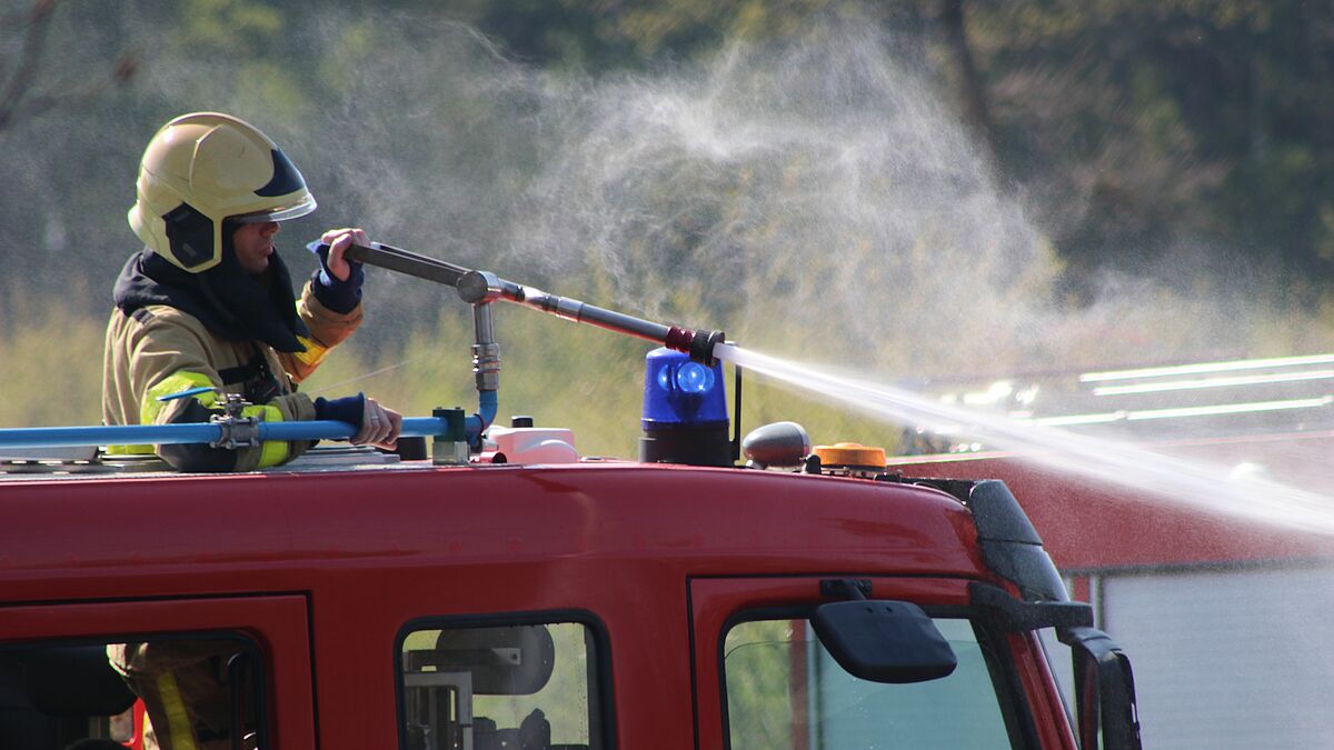 Seit Montag kämpfen die Rettungskräfte gegen den Waldbrand in Lübtheen (Mecklenburg-Vorpommern). (Symbolbild)