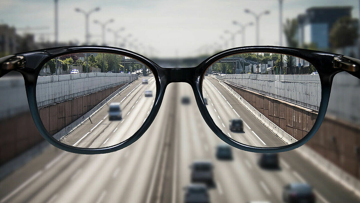 Endlich wieder sehen: Die richtige Brille kann Wohnungslosen helfen, neue Wege zu finden. (Symbolbild)