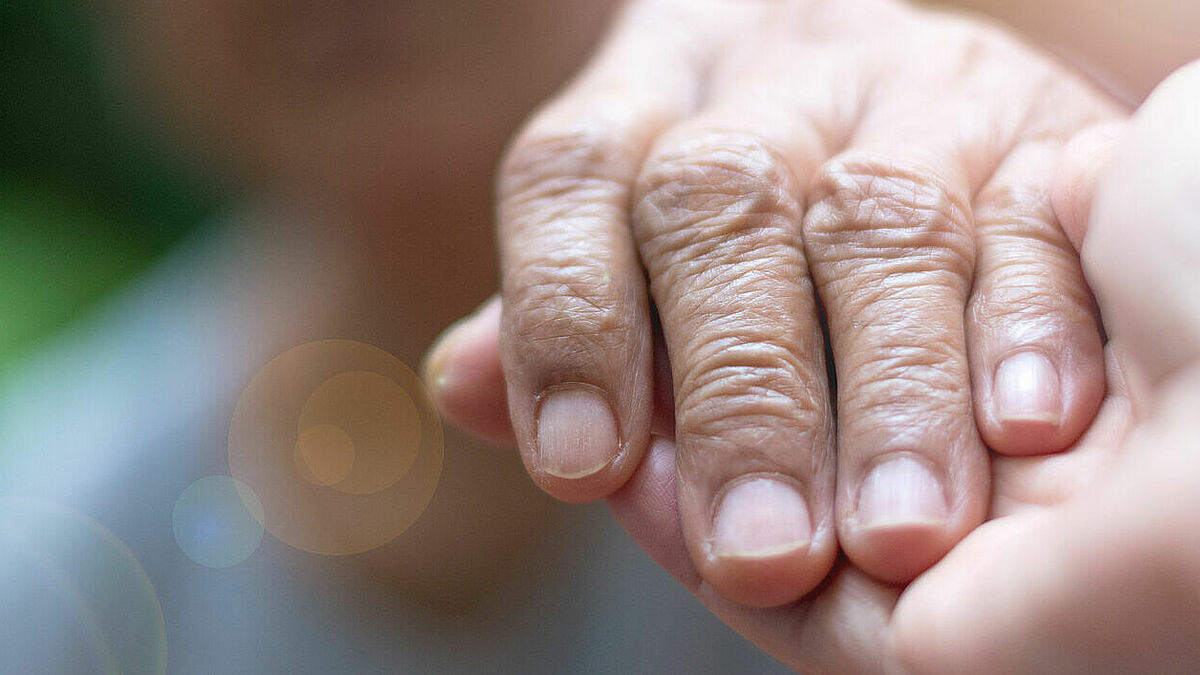 Ehrenamtliche des ambulanten Hospizdienstes begleiten Schwerstkranke, Sterbende und deren Familien zuhause.