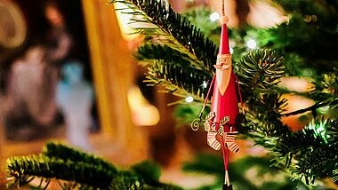 Nikolaus am Tannenbaum