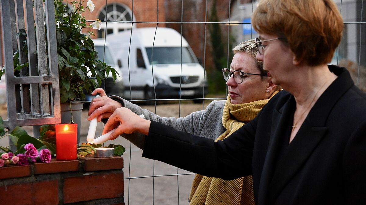 Landesbischöfin Kristina Kühnbaum-Schmidt (re.) mit der Lübecker Pröpstin Petra Kallies 