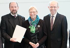 Propst Dr. Andreas Crystall aus dem Kirchenkreis Dithmarschen, Kulturministerin Anke Spoorendonk und Bischof Gothard Magaard (v.l.n.r.) 