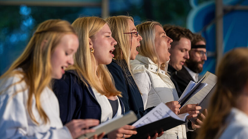 Die Synodalen singen 