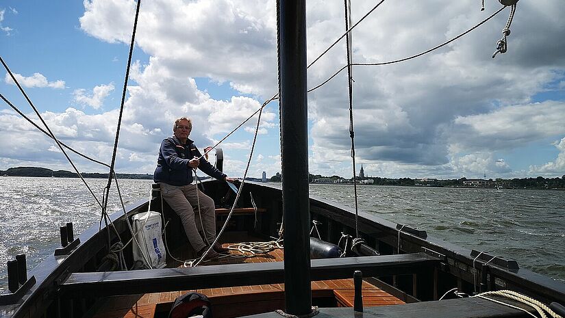 Pastor Michael Bruhn mit dem Jesusboot auf der Schlei (Archiv).