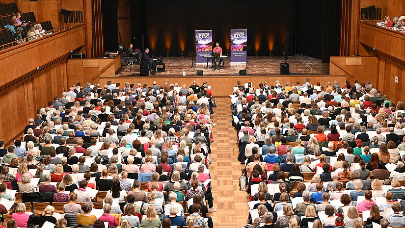 Rund 1000 Menschen übten gemeinsam die Lieder des Musicals ein.