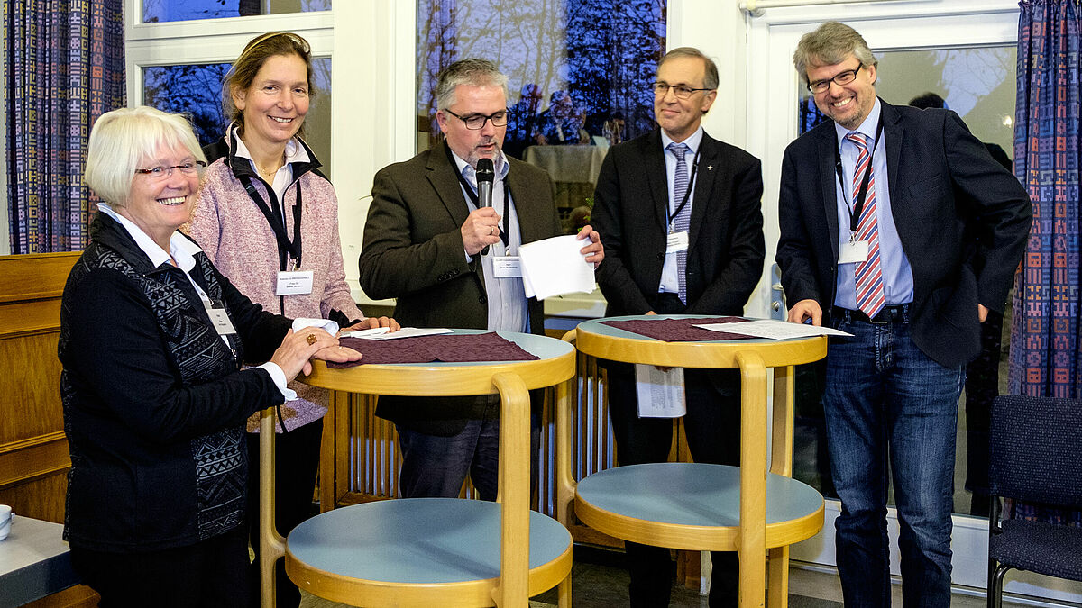 Rückblick auf achteinhalb Jahre erfolgreiche Synodenarbeit im Kirchenkreis Altholstein: Talk mit Ina Koppelin, Beate Jentzen, Sven Radestock, Stefan Block, Jens Beckmann (v. l.).