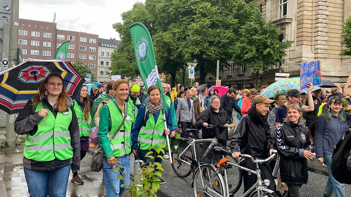 Churches for Future beteiligen sich an der Demo von Fridays for Future in Hamburg: Zusammen wollen sie darauf aufmerksam machen, wie wichtig eine hohe Wahlbeteiligung für die Klimapolitik ist. 