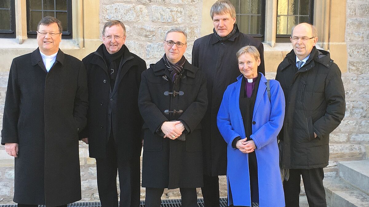 Auf Pilgerreise in Erfurt: Bischof Hans-Jürgen Abromeit (v.l.), Weihbischof Horst Eberlein, Erzbischof Stefan Heße, Bischof Andreas von Maltzahn, Bischöfin Kirsten Fehrs und Bischof Gothart Magaard.