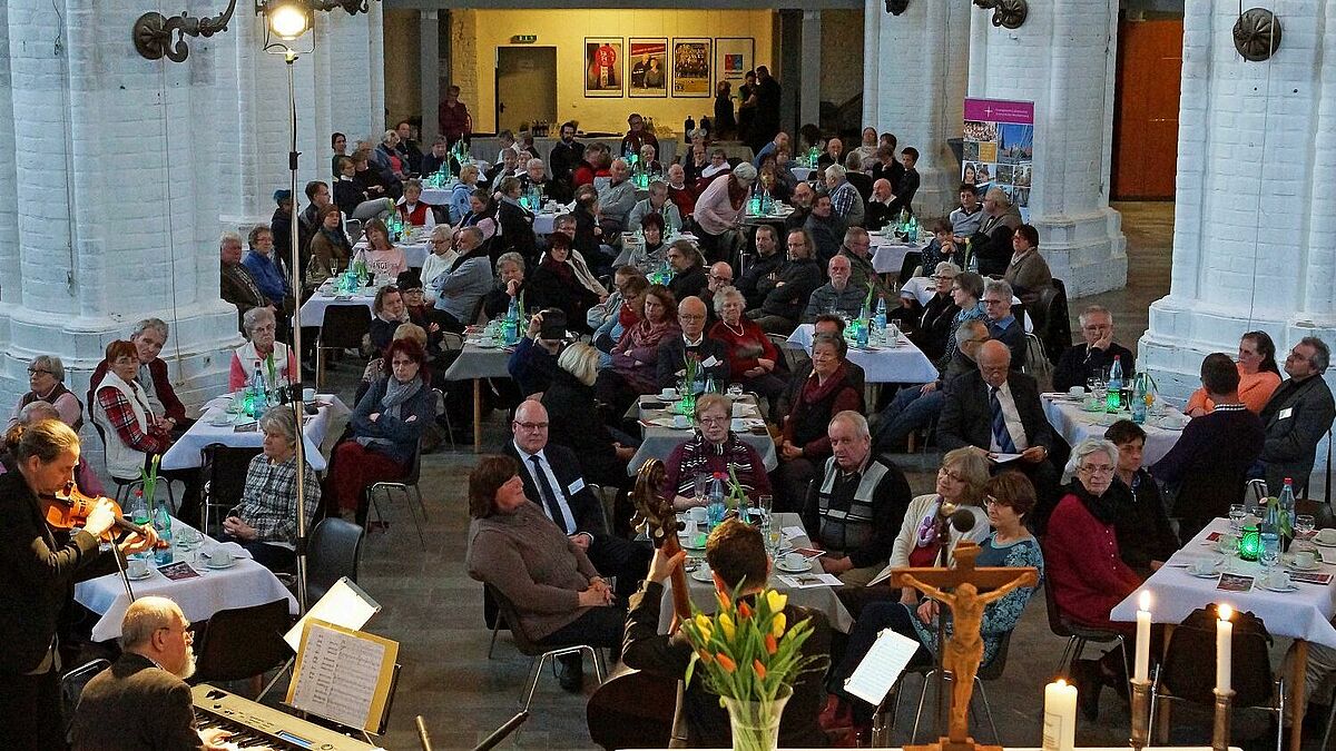 Zur Dankveranstaltung in Rostock sind rund 140 ehren- und hauptamtliche Küster gekommen.