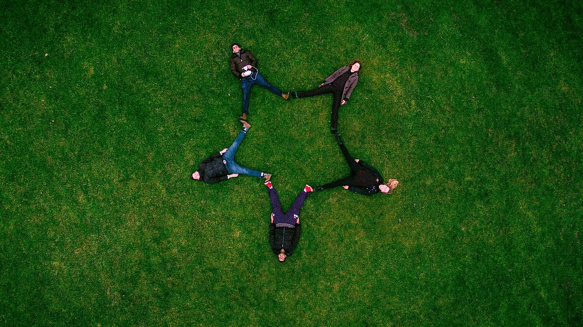 Ein Stern für das Engagement: Im Mittelpunkt der Preisverleihung stehen diesmal Initiativen, bei denen sich Menschen voller Tatkraft für die Biodiversität einsetzen. Zudem wird ein Sonderpreis für ein herausragendes, digitales Projekt vergeben. 