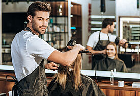 Friseur in der Ausbildung 