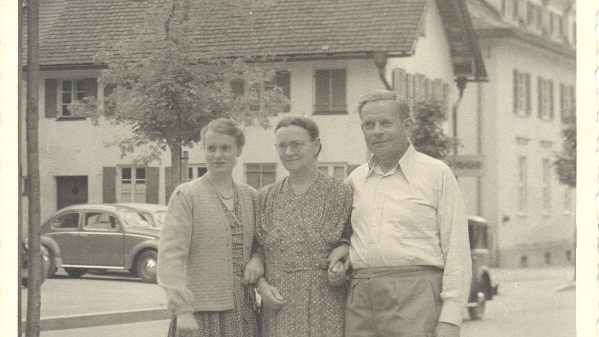 Das Ehepaar Jannasch auf einem Familienbild mit ihrer Tochter. Mutig setzten sie sich einem hohen Risiko aus, als sie jüdische Bürger vor den Nationalsozialisten versteckten. 