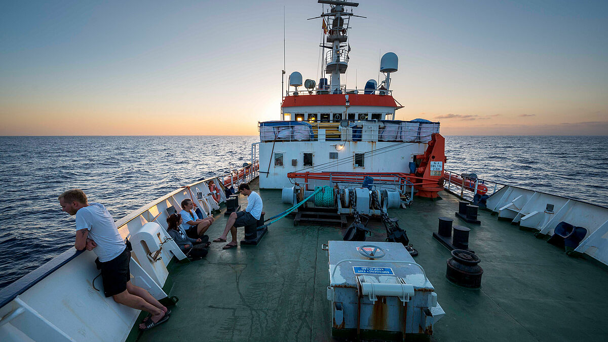 Das überwiegend aus kirchlichen Spenden finanzierte Seenotrettungsschiff "Sea-Watch 4" ist am Samstag (15. August 2020) zu seinem ersten Rettungseinsatz aufgebrochen. 