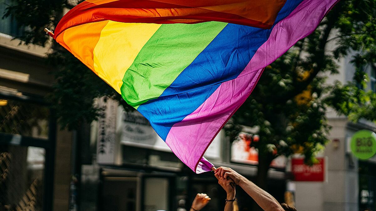 Unter dem Motto "Liebe tut der Seele gut" ist erstmals ein Truck der Nordkirche auf dem CSD dabei.