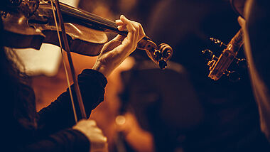 Violine mit Musikerhand