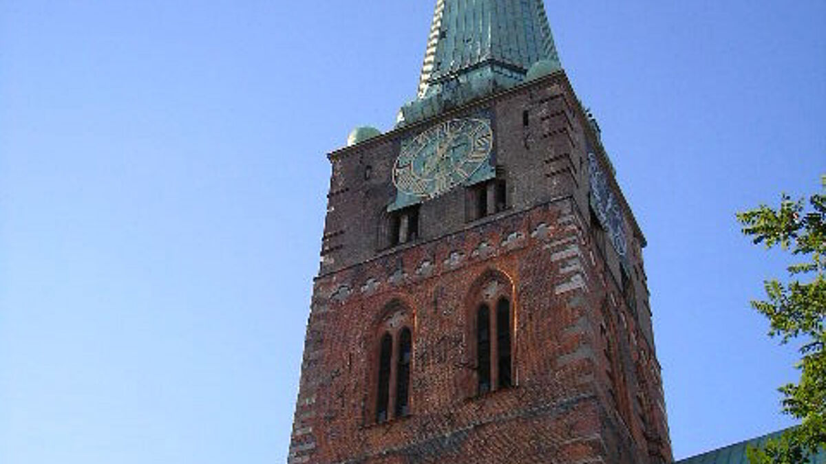 Kirchturm St. Jakobi zu Lübeck (c) Debauchery / Wikimedia