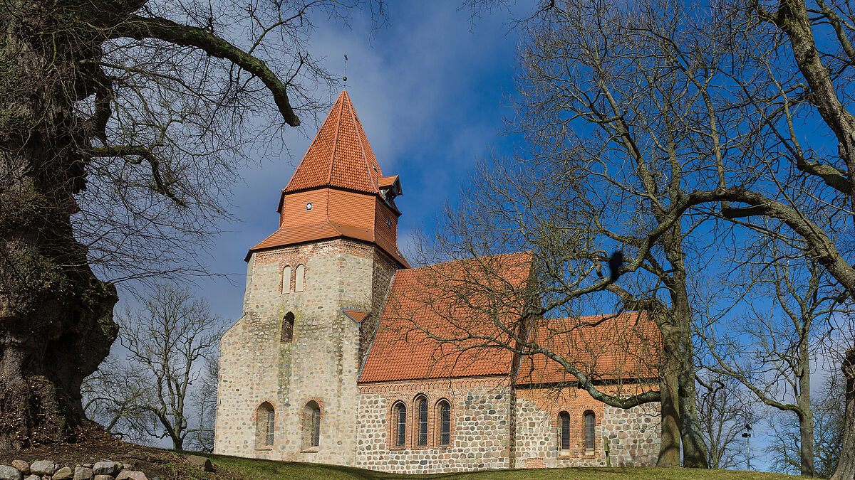 Die Autobahnkirche Kavelsdorf in der Nähe von Rostock.